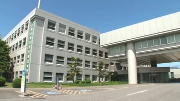 コンビニエンスストアでソーセージなど合計900円以上の食料品を万引きした疑い　無職の女(61)を逮捕　「いくつ盗んだか覚えていないが…」　新潟・上越市