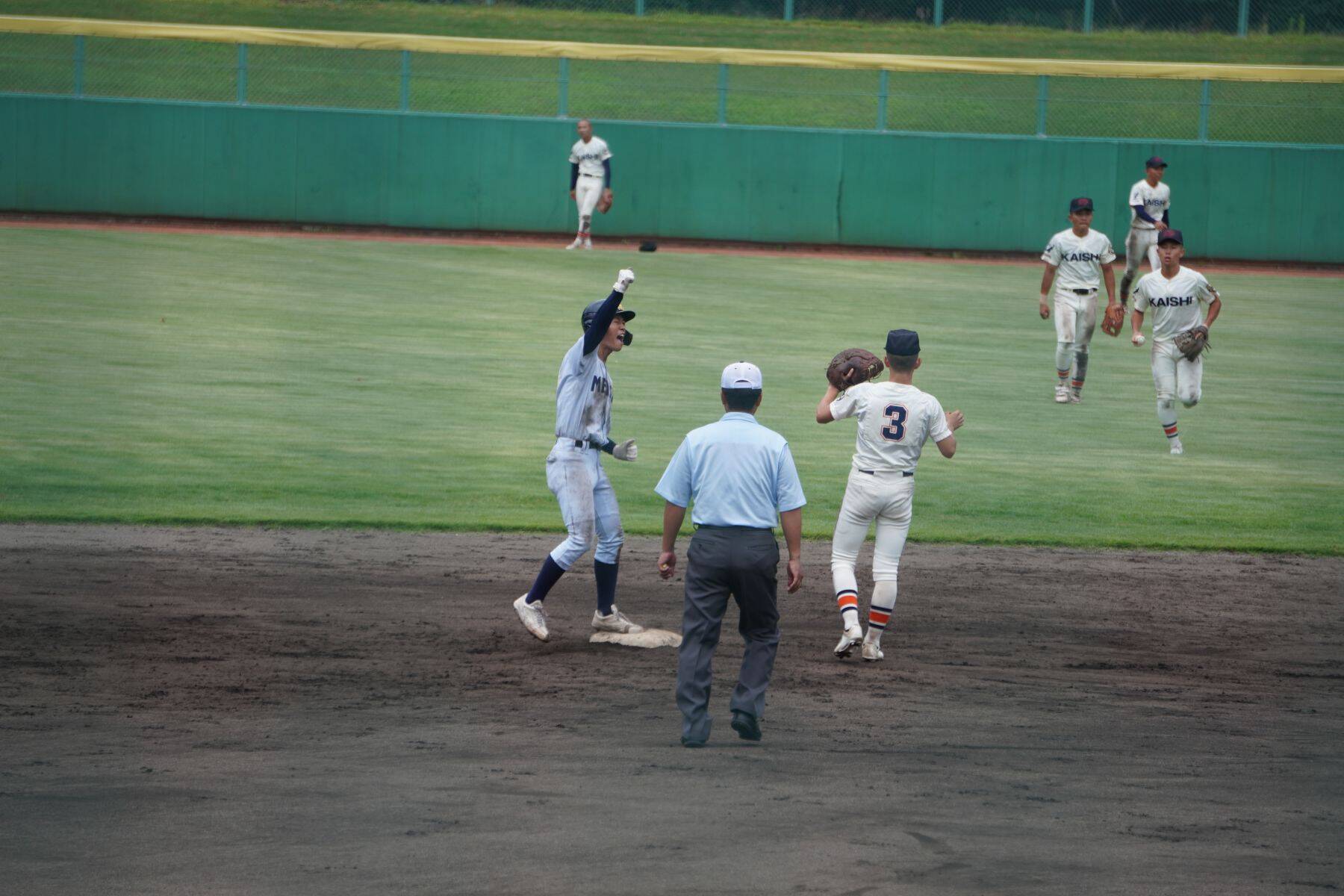 「苦しい時に頼りになる」14年ぶり甲子園へ新潟明訓が昨秋4強開志学園に逆転勝ち　大黒柱の今井巨主将が好救援に逆転打の活躍