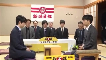 棋王戦第3局に向け藤井聡太棋王と増田康宏八段が将棋盤や駒などを確認　勝者がタイトルへ王手　新潟市
