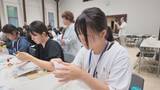 「小国和紙を使った折り紙体験を通し奨学生同士が交流深める 企業の採用担当から就活講話も　新潟」の画像1