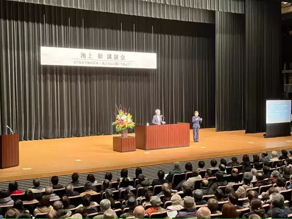 「「物価が上がらない、給料が上がらない30年間が異常」池上彰さんが新潟・見附市で講演　物価高の現状や高市首相の“存立危機事態”発言にも言及」の画像
