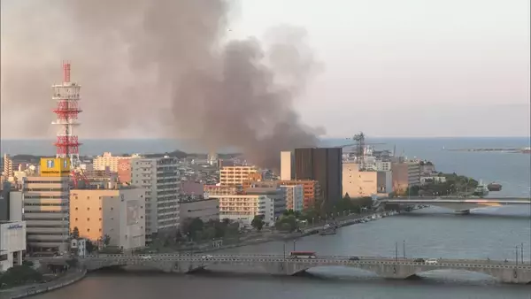 新潟市中央区新島町通で住宅火災 「建物から炎が上がっている」 消防が消火活動中