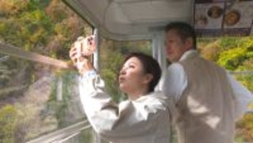 “秋の新潟”PRで訪日観光客増へ！タイ人インフルエンサーが紅葉×神社を満喫「すごくきれいで良いところ」