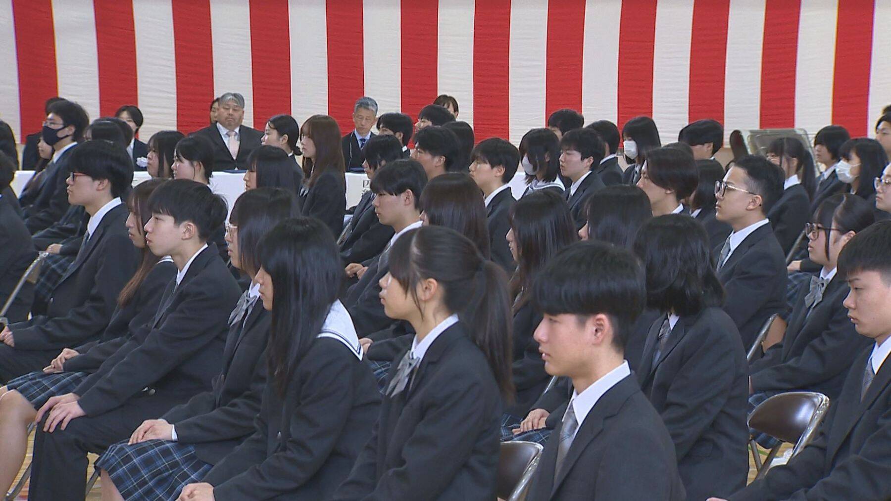 まるでJ-POP？新設した新潟県立碧高校の“新校歌”披露！県内シンガーソングライター琴音が作詞作曲　1期生153人の前で披露