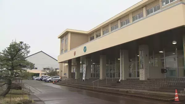 「まるでJ-POP？新設した新潟県立碧高校の“新校歌”披露！県内シンガーソングライター琴音が作詞作曲　1期生153人の前で披露」の画像