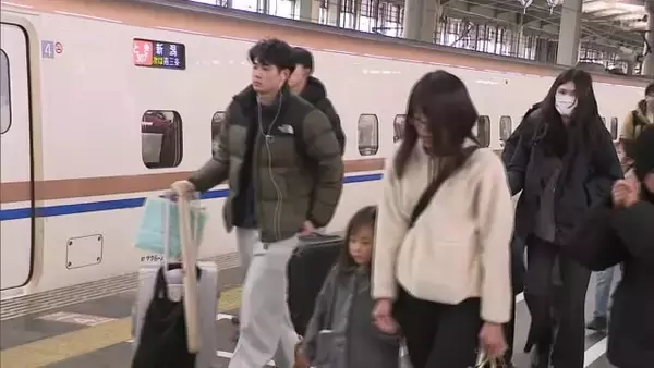 帰省ラッシュピーク迎える 混雑の影響で新幹線の一部列車に遅れも「実家でだらだら」「家族でテレビを」Uターンラッシュは1月3日見込み　新潟