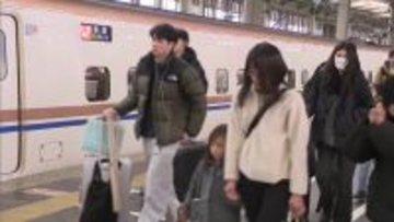 帰省ラッシュピーク迎える 混雑の影響で新幹線の一部列車に遅れも「実家でだらだら」「家族でテレビを」Uターンラッシュは1月3日見込み　新潟
