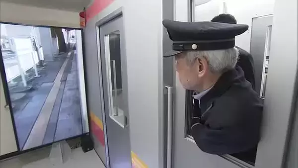 電車運行の"現場の司令塔"…「車掌」のお仕事体験イベント開催　参加者は車内放送やドアの開閉作業に挑戦！