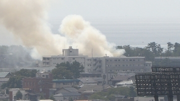 ≪続報≫新潟市中央区で住宅火災 約2時間半後に鎮火 80代男性がやけどを負い救急搬送も意識あり