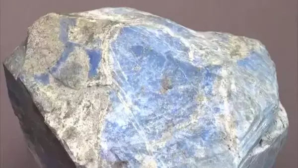 国内初の大発見！　鉱石「ラピスラズリ」糸魚川市で発見　7日から展示始まる【新潟・糸魚川市】