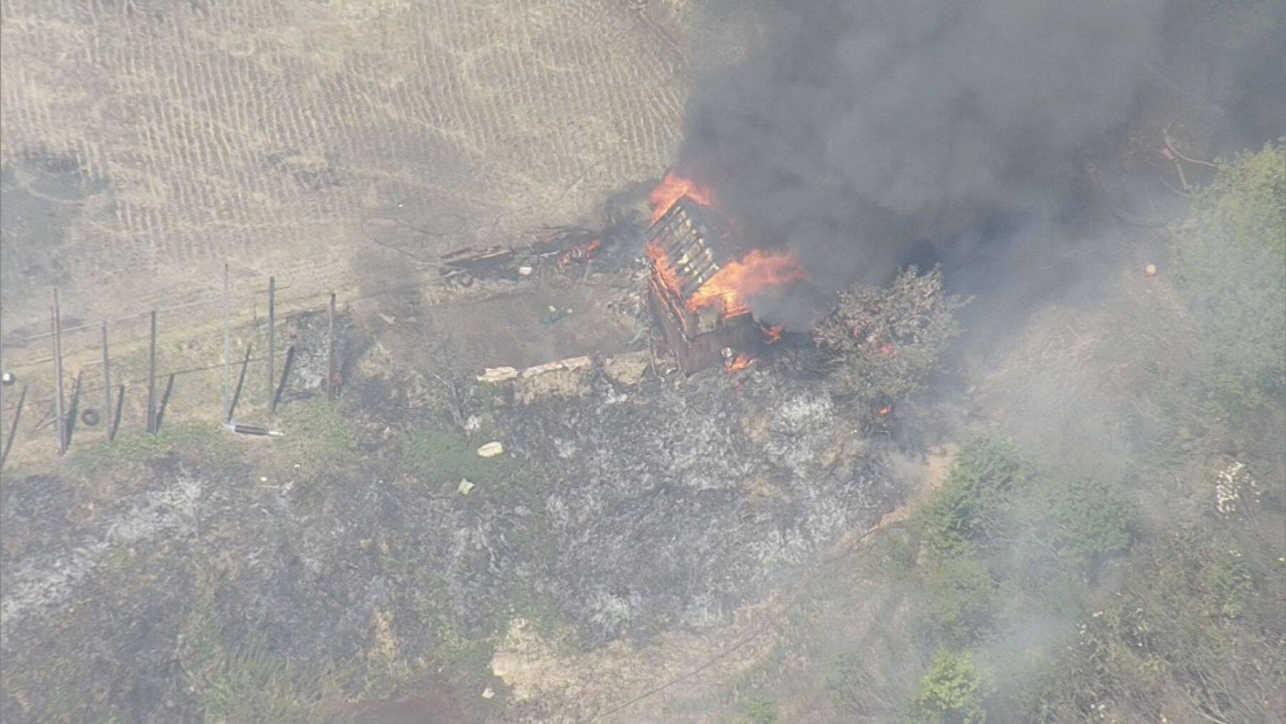 新潟・魚沼市で山火事　山頂に向かって燃え広がり鎮火目途立たず　長野県・新潟県の防災ヘリ2機体制で消火活動へ　長岡市の山火事ではドクターヘリで1人搬送