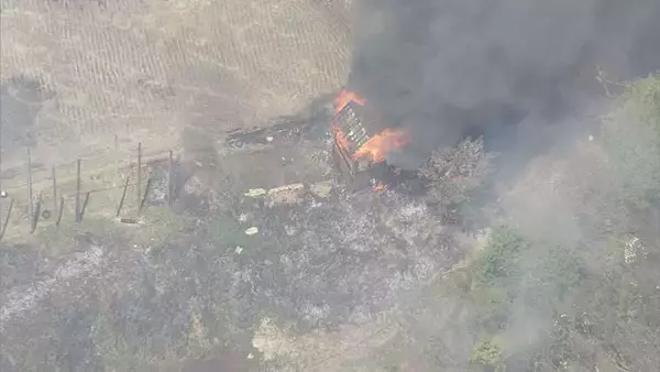 「新潟・魚沼市で山火事　山頂に向かって燃え広がり鎮火目途立たず　長野県・新潟県の防災ヘリ2機体制で消火活動へ　長岡市の山火事ではドクターヘリで1人搬送」の画像