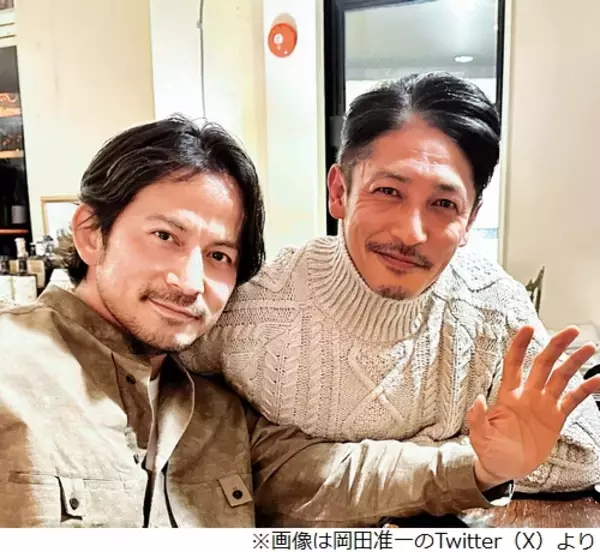 岡田准一「彼と出会えて孤独から解消された」、“超人タマキ”玉木宏と2ショット