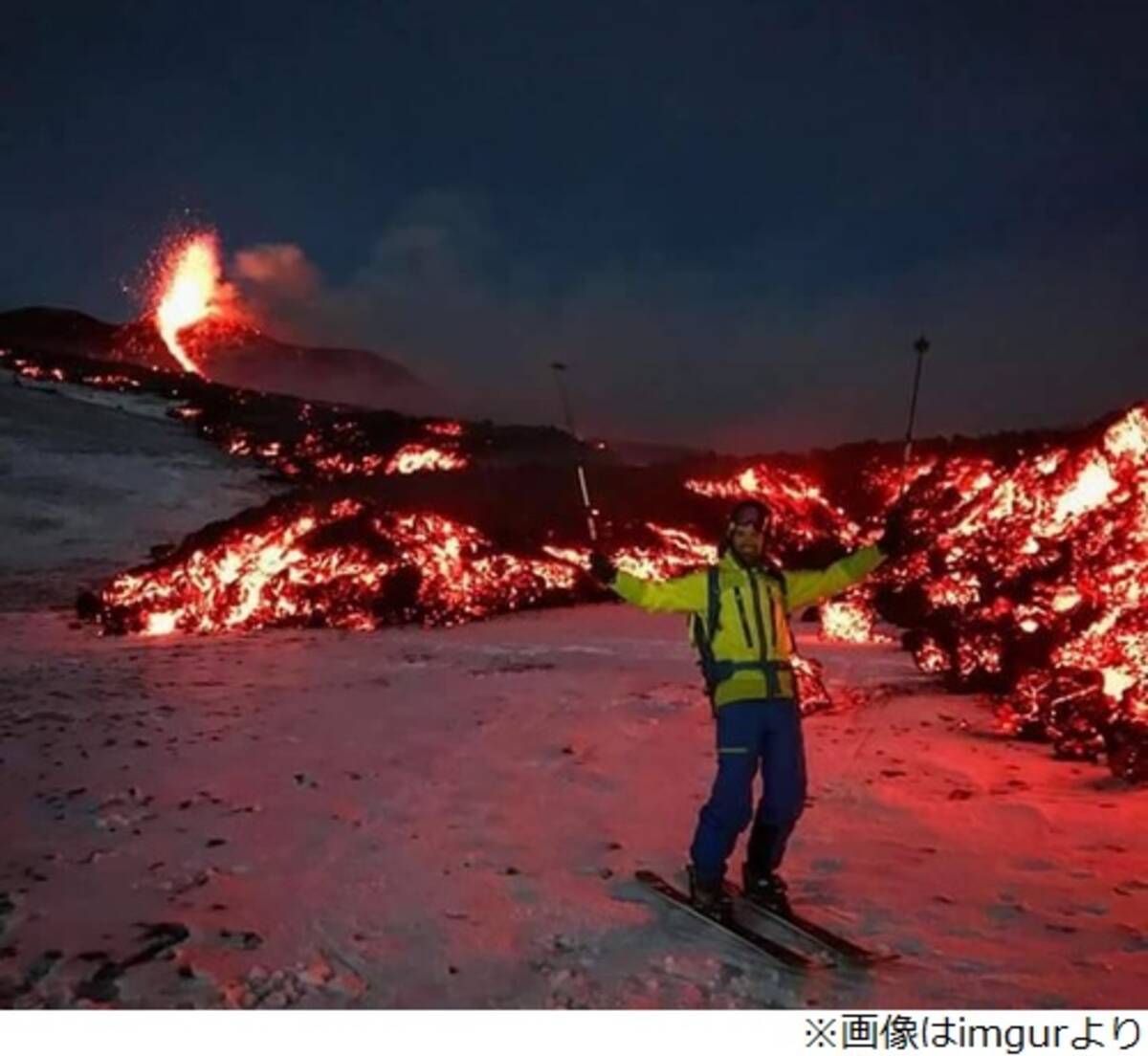 噴火する火山バックにスキー 17年3月8日 エキサイトニュース