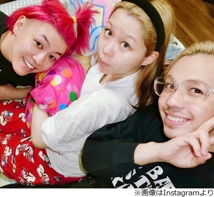 ぺこ りゅうちぇる すっかり ママとパパの顔 親子3ショット公開 18年9月2日 エキサイトニュース