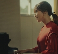 深田恭子がピアノ演奏、“幸せ”な午後ティーCM