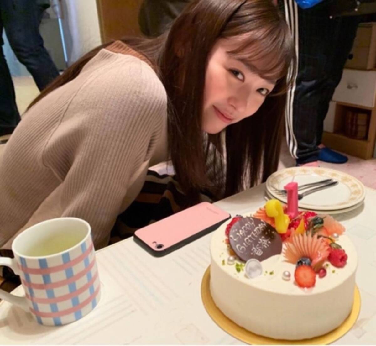 福原遥 美味しそうなケーキ 前に笑顔 年4月23日 エキサイトニュース