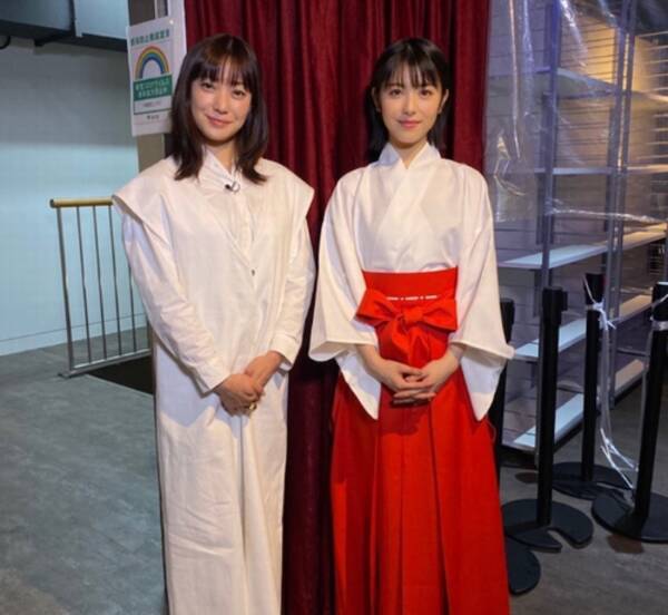 浜辺美波 巫女さんコスプレで 母娘ショット 21年1月10日 エキサイトニュース