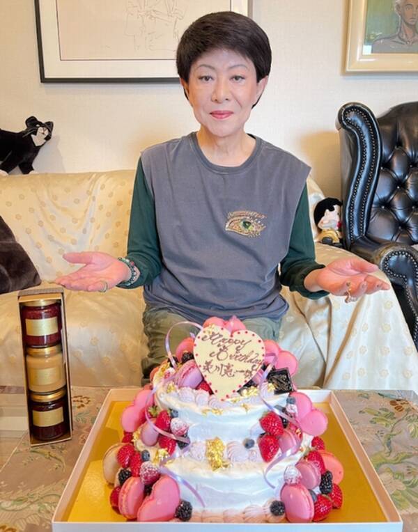 美川憲一が75歳の誕生日迎え感謝 豪華bdケーキも 21年5月17日 エキサイトニュース