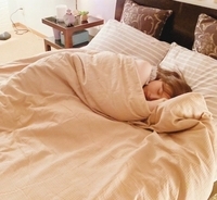 白石麻衣の寝顔に反響、撮影待つ間にベッドですやすや…