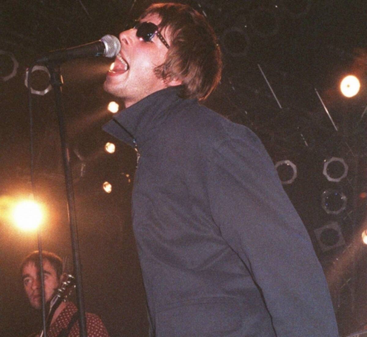 オアシス リアムの 伝説のタンバリン が競売に 21年10月8日 エキサイトニュース