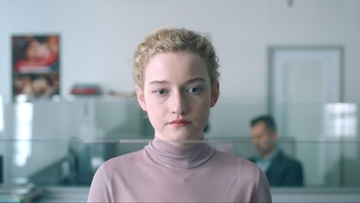 正義か、自分のキャリアか？若い女性アシスタントの1日から、映画業界の闇＜しくみ＞に切り込む映画『アシスタント』｜GOOD CINEMA PICKS #40
