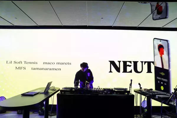 「Galaxy & NEUT YELLOW LIGHT SPECIAL IN-STORE LIVE at Galaxy Harajukuイベントスナップ」の画像