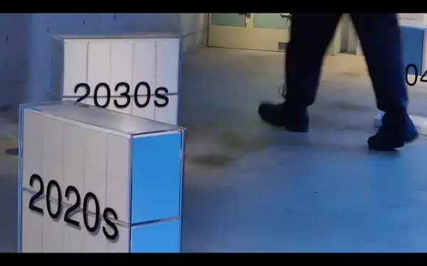 「「スマホをコインロッカーに預けて過ごす1時間」を体験型ゲーム作品に。オフラインを新しい贅沢に変える『White Magazine』の仕掛け」の画像