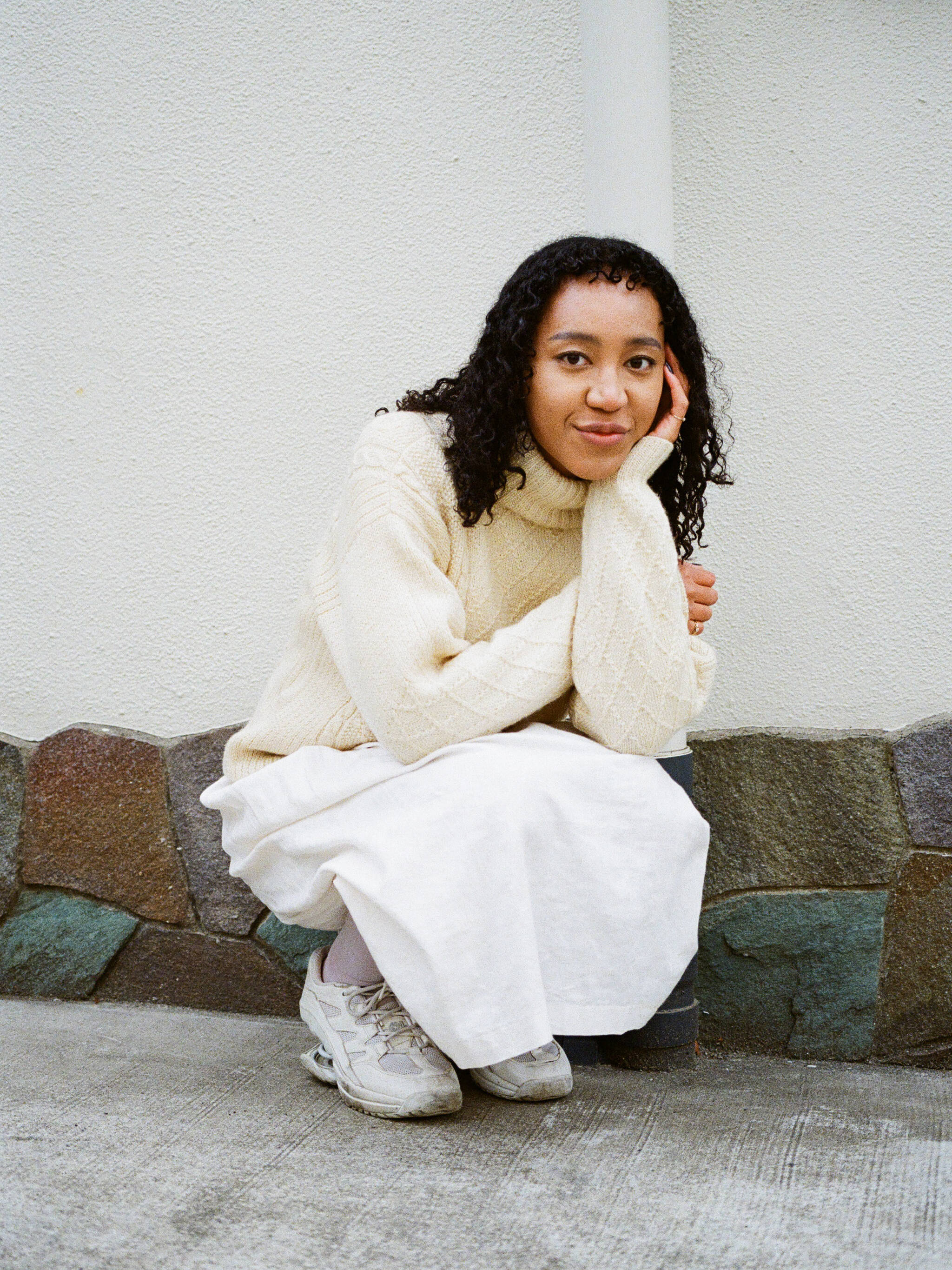 「分断のシンボルにはなりたくない」モデル・中山理名が褐色の肌・カールヘアの自分の“ソフトなイメージ”を発信する理由