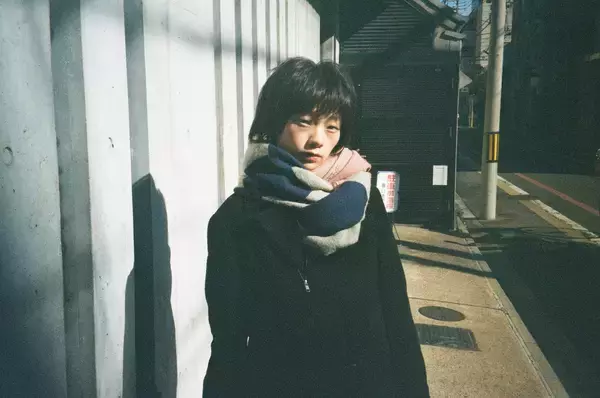 裸のセルフィーを撮ることで世界との繋がりをみつけるアーティストSharol Xiao