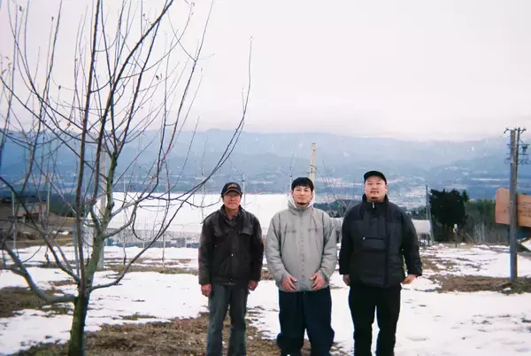 「NEUTとCATsの限定コラボシードル「NEUTON」誕生。CATsの中村元気に聞いた、原宿でりんごの木を育てる理由」の画像