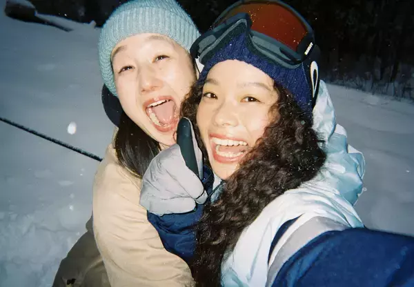 「ゲレンデには「写ルンです™」。雪景色と、私たちの瞬間を写真に残そう」の画像