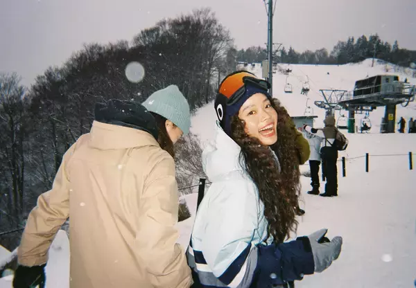 「ゲレンデには「写ルンです™」。雪景色と、私たちの瞬間を写真に残そう」の画像