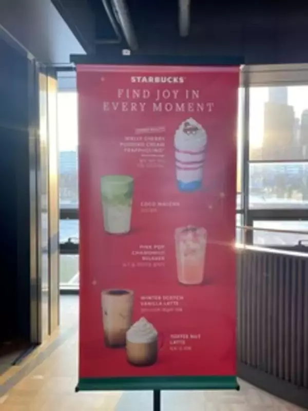 「韓国「スターバックス」ホリデーシーズン2025、日本と違う映えスイーツなど現地レポ」の画像
