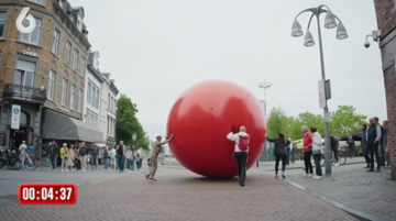 オランダ発！海外で話題になっているトンデモ番組「Let's Play Ball」