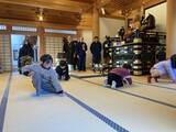 「小学生が増上寺で年末大掃除体験 「ケアリーブ」配布イベント開催中」の画像2