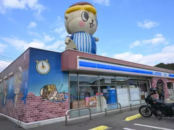 「日本にここだけの「ローソン」が高知に！ 巨大な「しんじょう君」の謎と店内も賑やか」の画像
