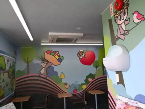 「日本にここだけの「ローソン」が高知に！ 巨大な「しんじょう君」の謎と店内も賑やか」の画像