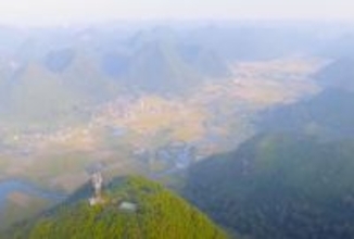 黄金の絨毯が広がる渓谷を一望できる絶景ビューポイント「バクソン展望台」