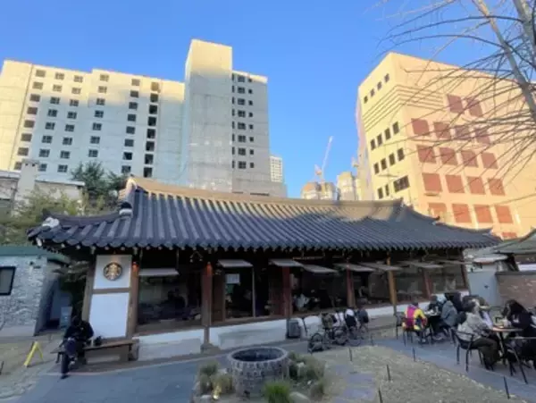 「【韓国】大邱にある韓屋スタバ！門をくぐって朝鮮王朝にタイムスリップ気分と限定ドリンクも」の画像