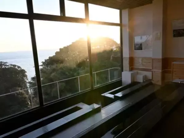 「【高知】足摺岬にある自然の絶景「恋愛のパワースポット」と無料足湯」の画像