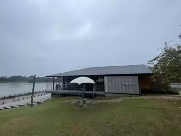 「愛知・豊田市「鞍ヶ池公園」のスタバ、絶景と雨でも楽しめるポイント」の画像