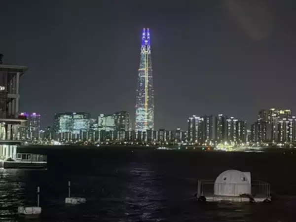 「【韓国】 ソウルで人気の「漢江スタバ」新店舗！ 聖水からも近い公園で夜景も楽しめる」の画像
