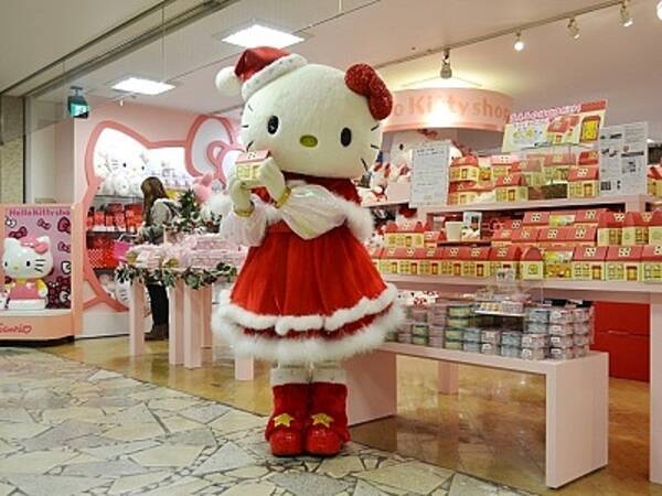 大阪 梅田に ハローキティショップ がオープン サンタ姿のキティも登場 12年12月13日 エキサイトニュース