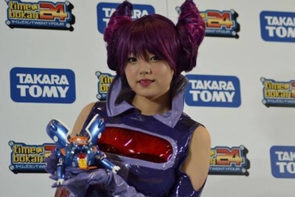 東京おもちゃショー開幕 篠崎愛がセクシーコスプレ姿を披露 16年6月10日 エキサイトニュース