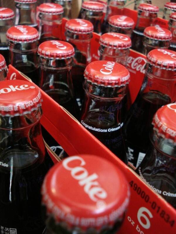 3月12日は何の日 アメリカで瓶詰コカ コーラが初めて販売された日 一方その頃日本では 19年3月12日 エキサイトニュース