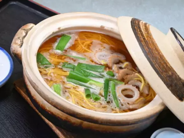 高知名物グルメ「鍋焼きラーメン」四国なのにうどんじゃない理由と“行列できる”その味いかに