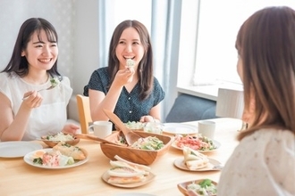 会社の「食事補助」が月7,500円まで非課税に！ 42年ぶりの改正でランチ事情はどう変わった？