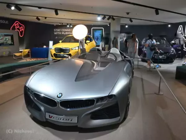 「【ドイツ・ミュンヘン】 自動車ファンの聖地「BMW」にある巨大“無料”ショールームへ行ってみた」の画像