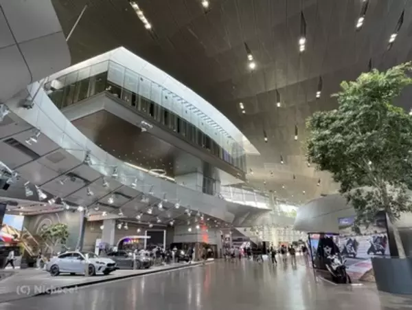 「【ドイツ・ミュンヘン】 自動車ファンの聖地「BMW」にある巨大“無料”ショールームへ行ってみた」の画像